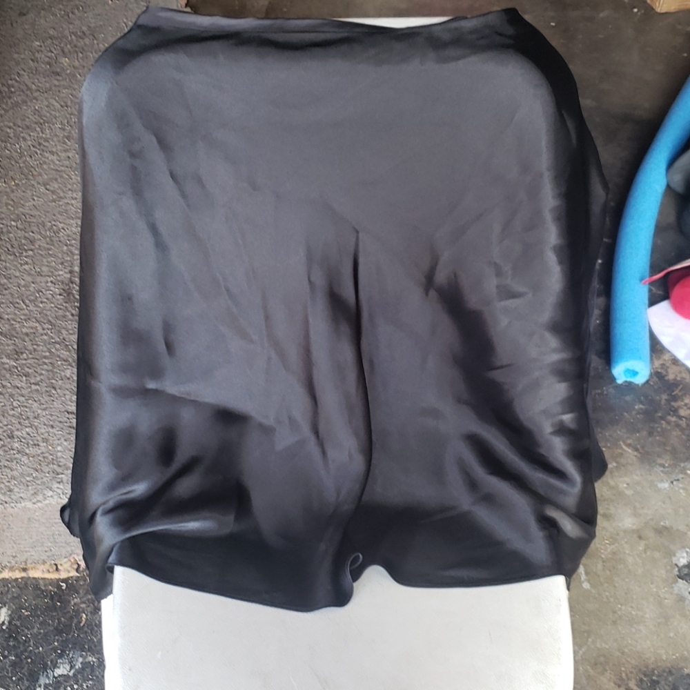 Skill knee length skirt